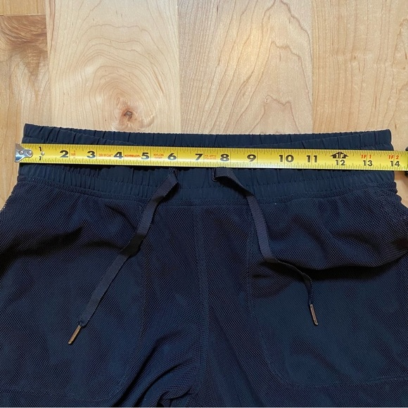 Lululemon Modern Netted Overlay Jogger in Black - Picture 12 of 16